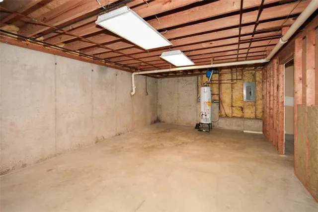 a view of house with a yard