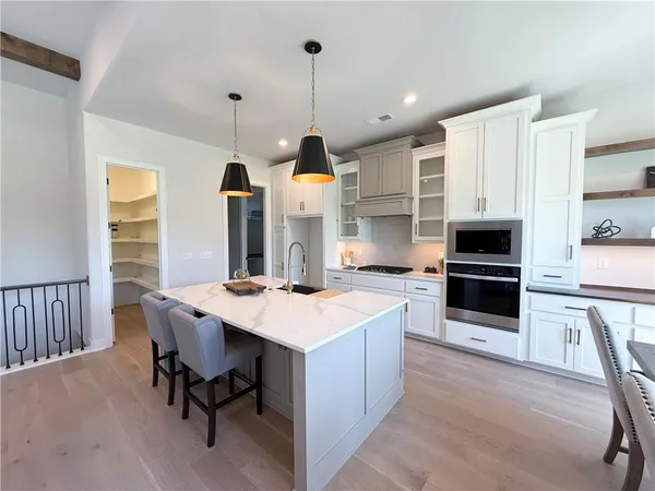 $700,000 | 2624 Northeast Woodland Oak Drive, Lee's Summit, MO 64086