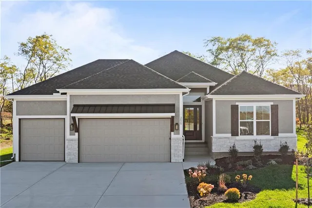 $750,000 | 2624 Northeast Woodland Oak Drive, Lee's Summit, MO 64086