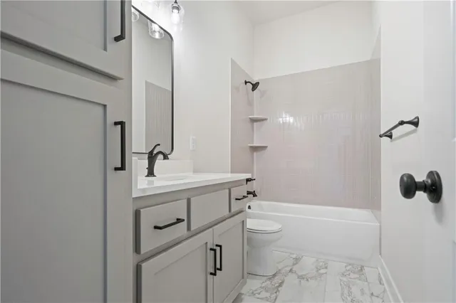 $750,000 | 2624 Northeast Woodland Oak Drive, Lee's Summit, MO 64086