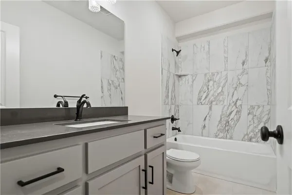 $700,000 | 2624 Northeast Woodland Oak Drive, Lee's Summit, MO 64086