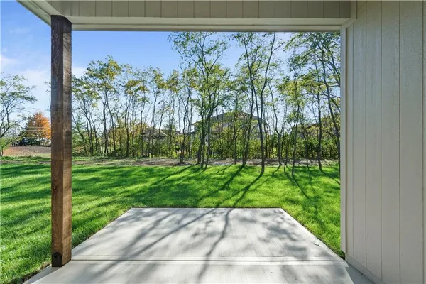 $700,000 | 2624 Northeast Woodland Oak Drive, Lee's Summit, MO 64086