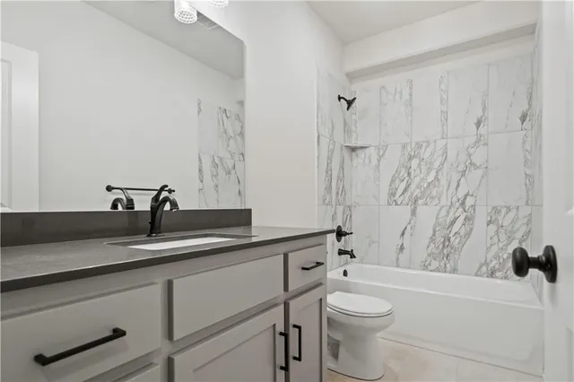 $750,000 | 2624 Northeast Woodland Oak Drive, Lee's Summit, MO 64086