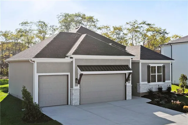 $750,000 | 2624 Northeast Woodland Oak Drive, Lee's Summit, MO 64086