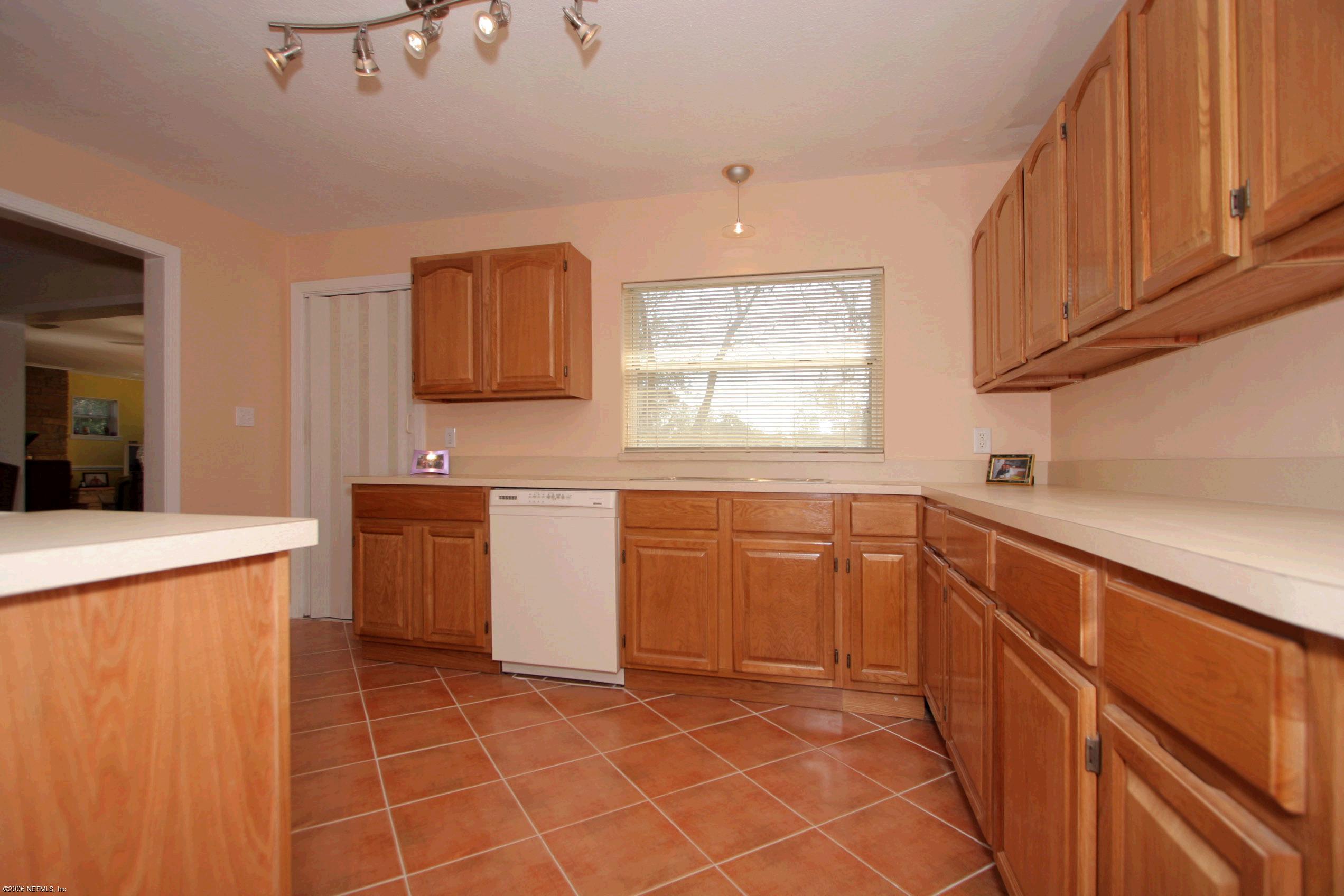 7535 Francisco Road Jacksonville, FL 32217 - Photo 17 of 27 KITCHEN