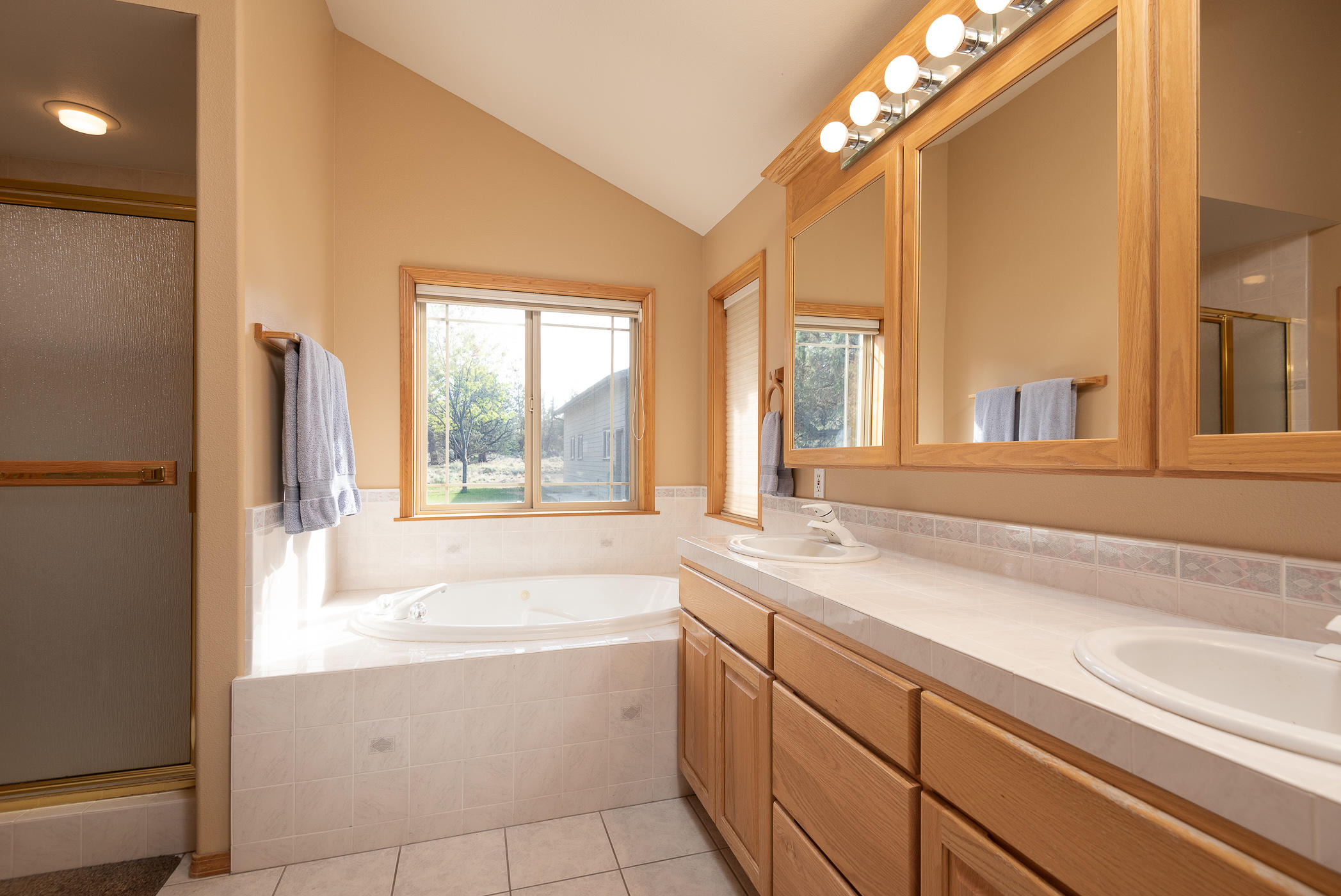 64481 McGrath Road Bend, OR 97701 - Photo 17 of 36 McGrath_Bergs-28