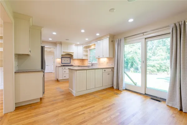 $4,200 | 48 Pleasant Street, Portsmouth, RI 02871