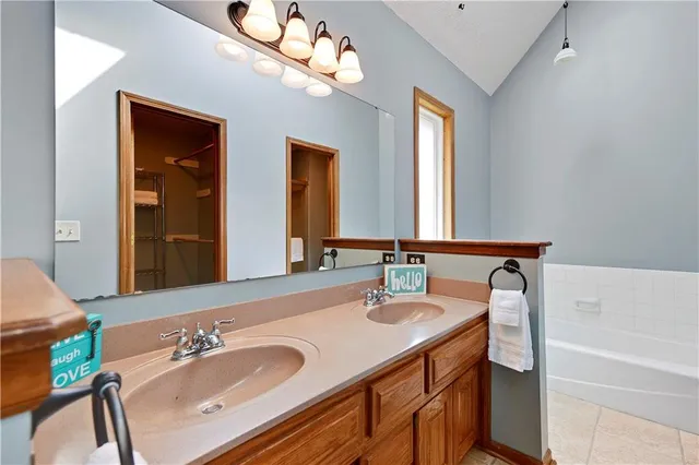 $407,500 | 14424 West 84th Terrace, Lenexa, KS 66215