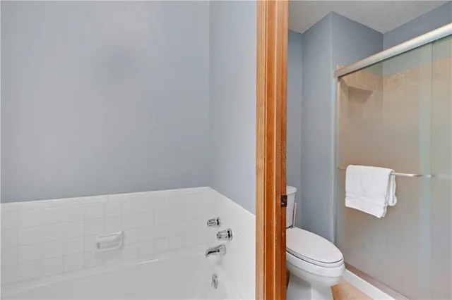 $407,500 | 14424 West 84th Terrace, Lenexa, KS 66215