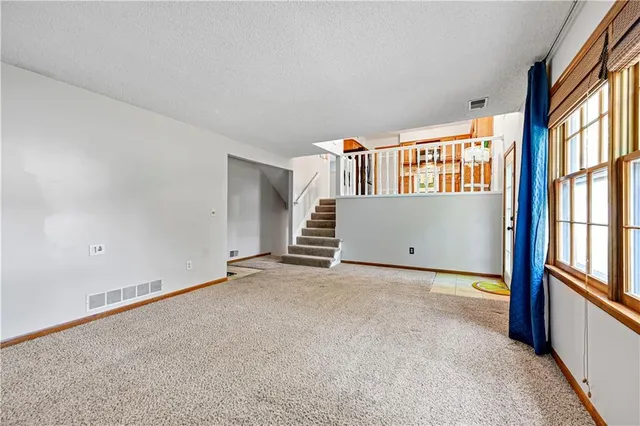 $407,500 | 14424 West 84th Terrace, Lenexa, KS 66215