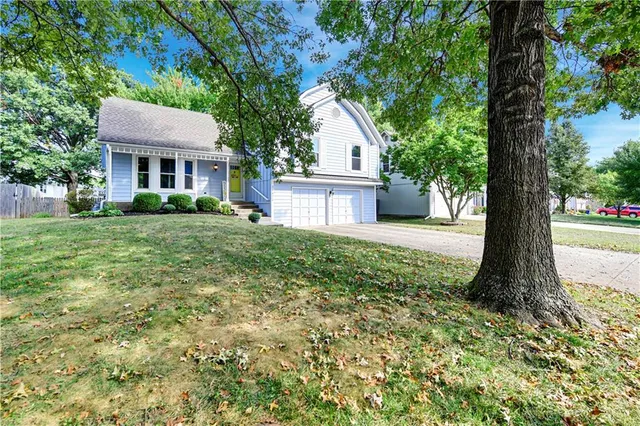 $407,500 | 14424 West 84th Terrace, Lenexa, KS 66215