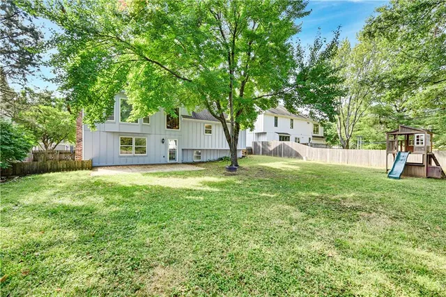 $407,500 | 14424 West 84th Terrace, Lenexa, KS 66215