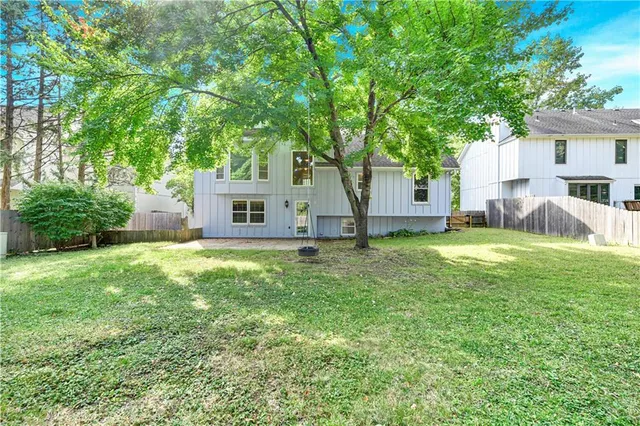 $407,500 | 14424 West 84th Terrace, Lenexa, KS 66215