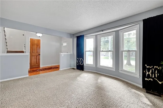 $407,500 | 14424 West 84th Terrace, Lenexa, KS 66215