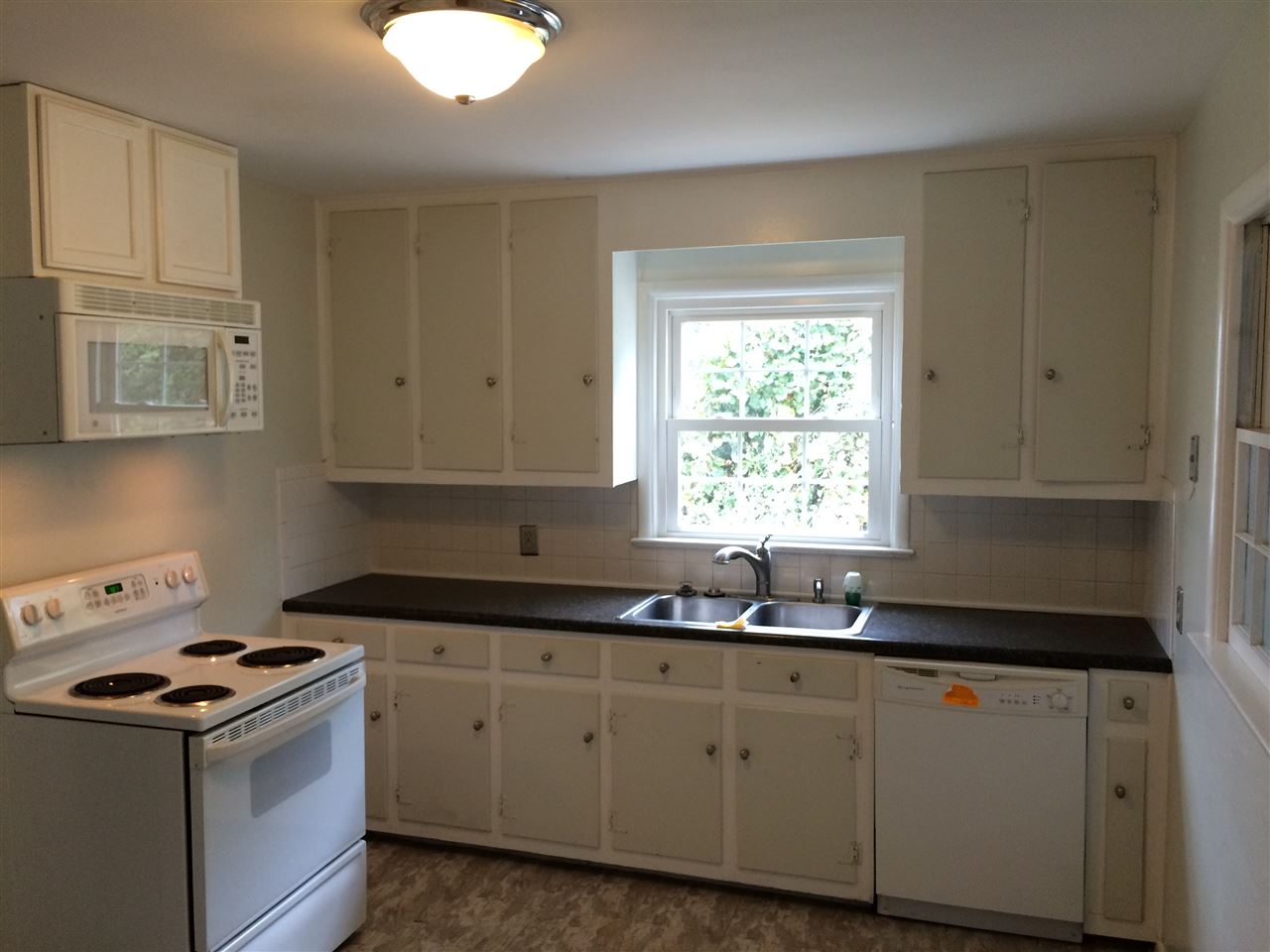 1542 Lyndhurst Road Waynesboro, VA 22980 - Photo 3 of 12 Gallery Image 3