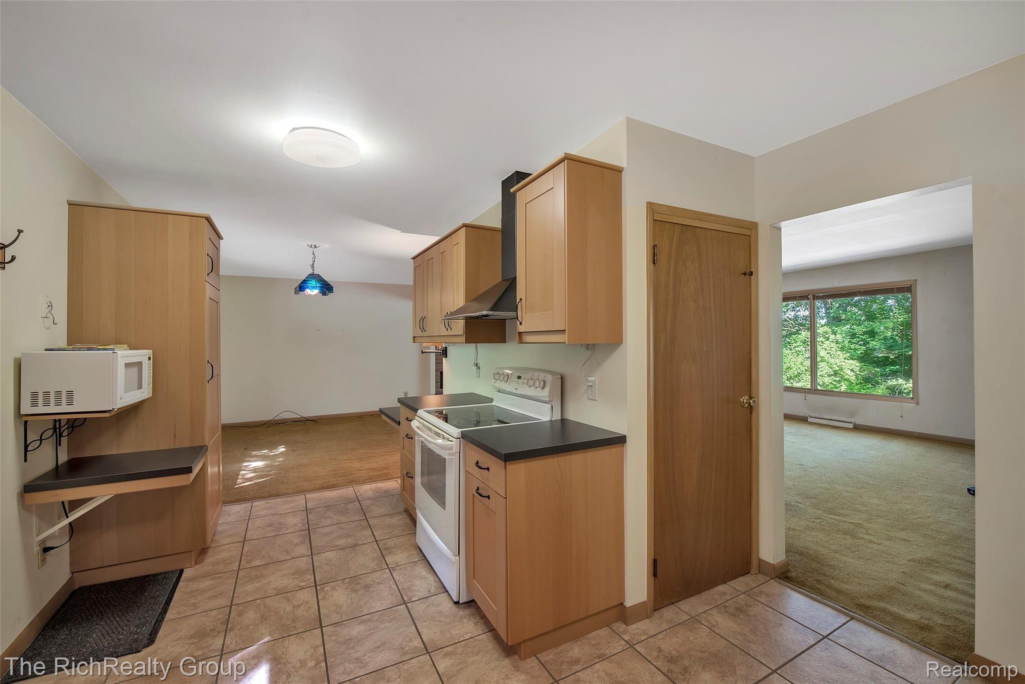 8822 River Valley Road Brighton, MI 48116 - Photo 11 of 44 8822-River-Valley-Rd-Brighton-MI-48116-windowstill-11.jpg