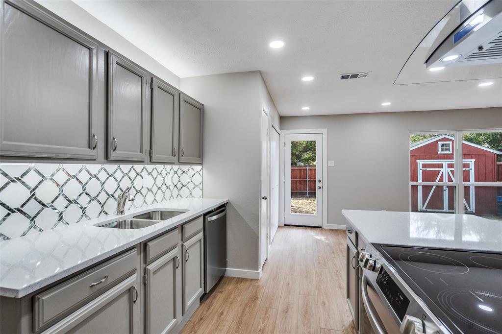 516 Ridgemont Drive Allen, TX 75002 - Photo 6 of 25 a kitchen with stainless steel appliances granite countertop a sink stove and cabinets