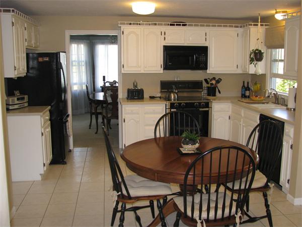 17 Elizabeth Road Milford, MA 01757 - Photo 4 of 20 Gallery Image 4