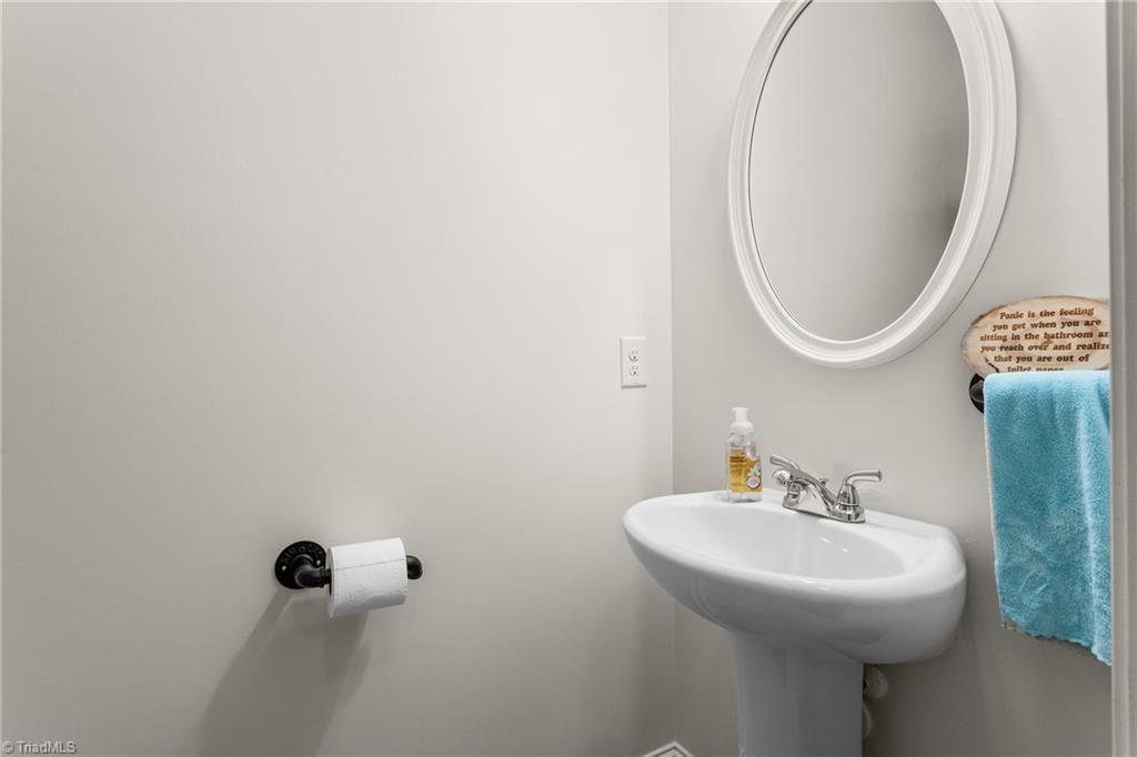 4000 Brayden Drive High Point, NC 27265 - Photo 20 of 36