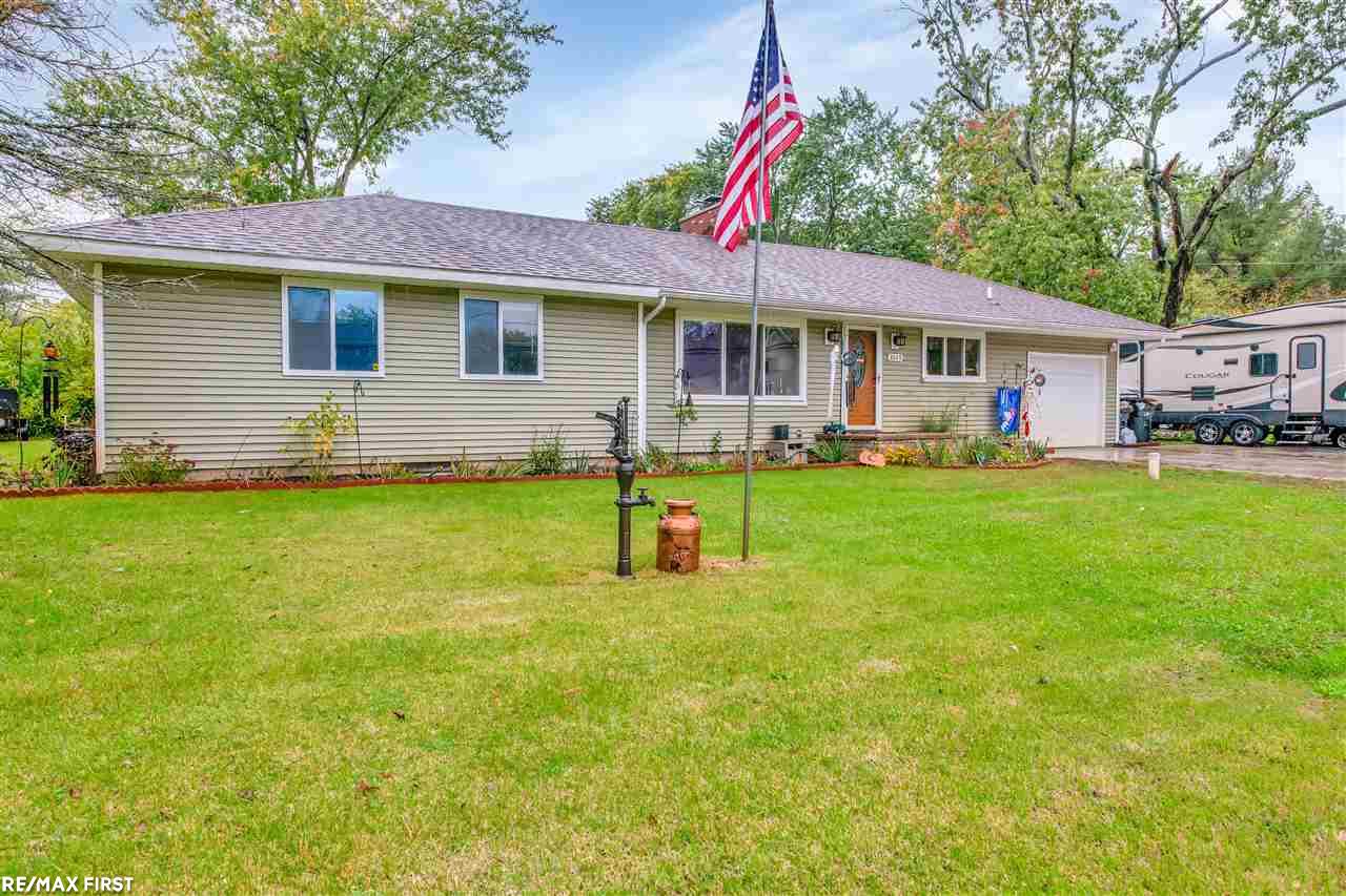 3325 Center Road Highland, MI 48357 - Photo 4 of 27