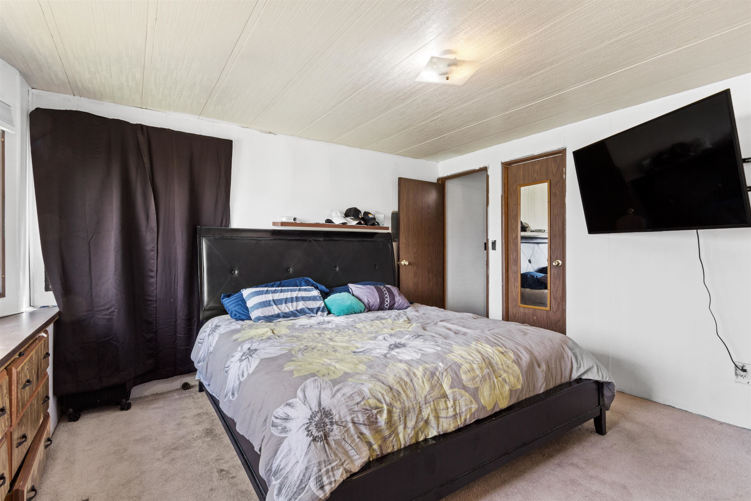 424 32 Road, Unit 262 Clifton, CO 81520 - Photo 13 of 16 a bedroom with a bed a flat screen tv and dresser