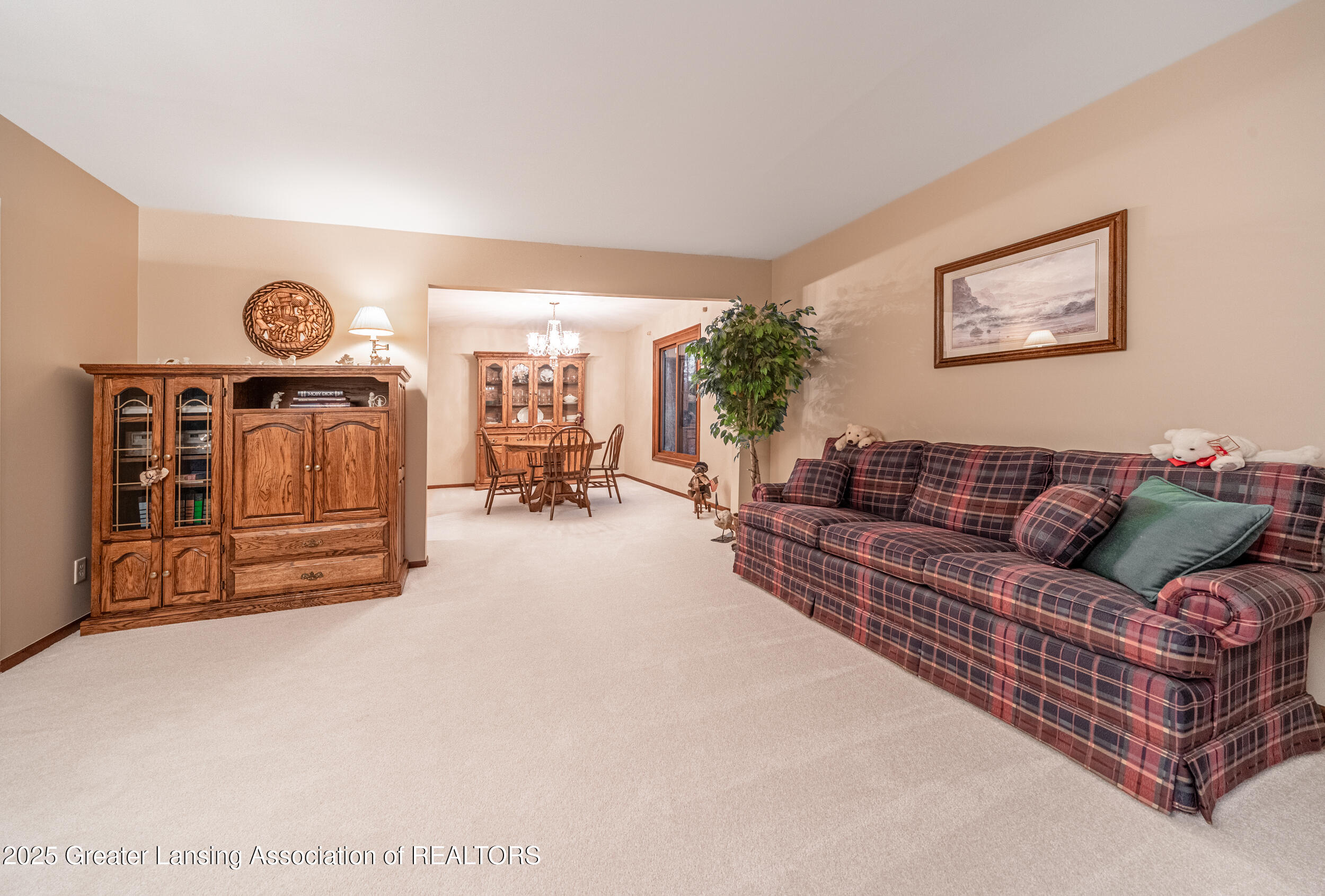 4715 Meridian Road Okemos, MI 48864 - Photo 10 of 41 Living Room