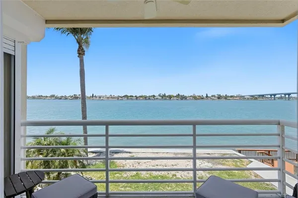 $3,500 | 6085 Bahia Del Mar Circle, Unit 272, St. Petersburg, FL 33715