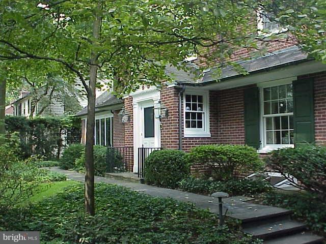 1411 Hillcrest Road Lancaster, PA 17603 - Photo 3 of 32 Gallery Image 3