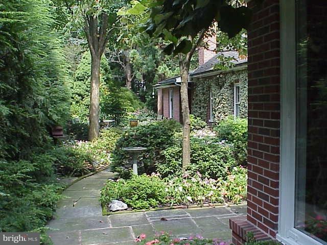 1411 Hillcrest Road Lancaster, PA 17603 - Photo 5 of 32 Gallery Image 5
