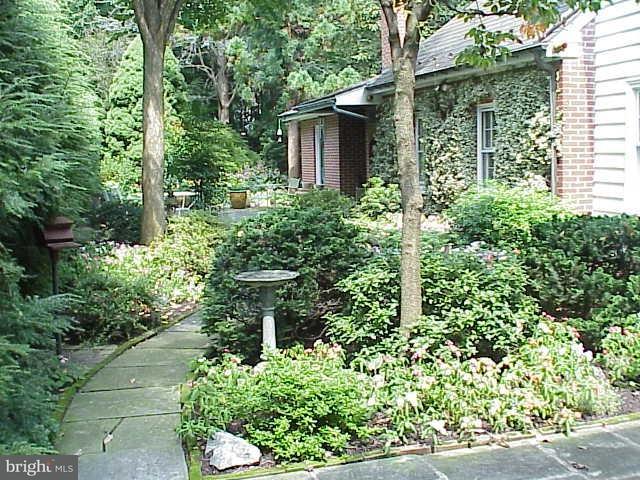 1411 Hillcrest Road Lancaster, PA 17603 - Photo 6 of 32 Gallery Image 6