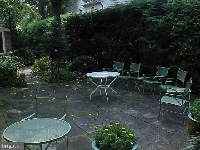 1411 Hillcrest Road Lancaster, PA 17603 - Photo 8 of 32 Gallery Image 8