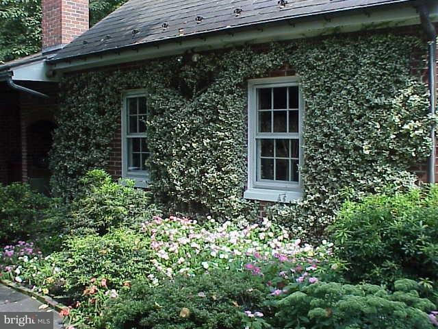 1411 Hillcrest Road Lancaster, PA 17603 - Photo 9 of 32 Gallery Image 9
