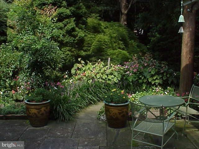 1411 Hillcrest Road Lancaster, PA 17603 - Photo 10 of 32 Gallery Image 10