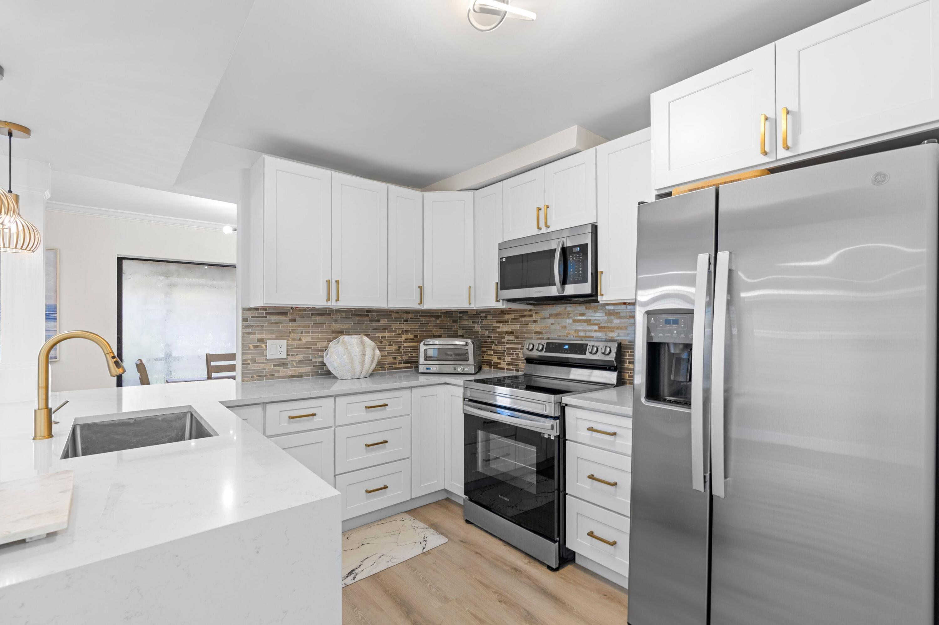 1121 Northwest 13th Street, Unit 3 Boca Raton, FL 33486 - Photo 6 of 37 Kitchen