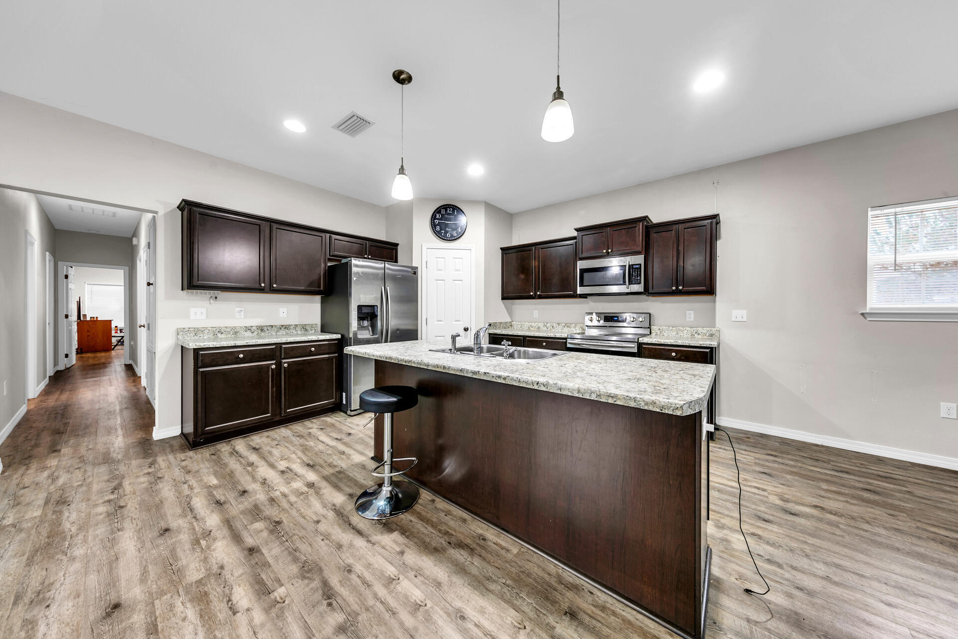 105 Bay Grove Road Freeport, FL 32439 - Photo 5 of 21 105 Bay Grove Dr Freeport FL 32439 USA-0