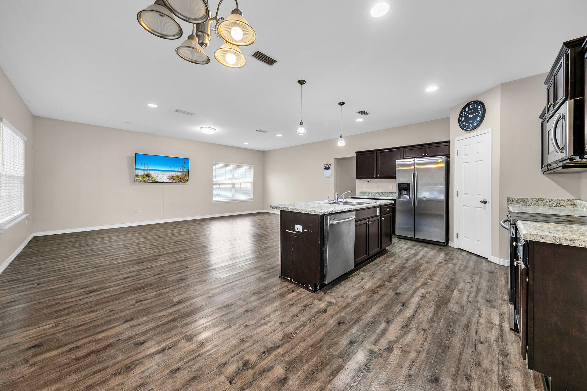 105 Bay Grove Road Freeport, FL 32439 - Photo 8 of 21 105 Bay Grove Dr Freeport FL 32439 USA-0