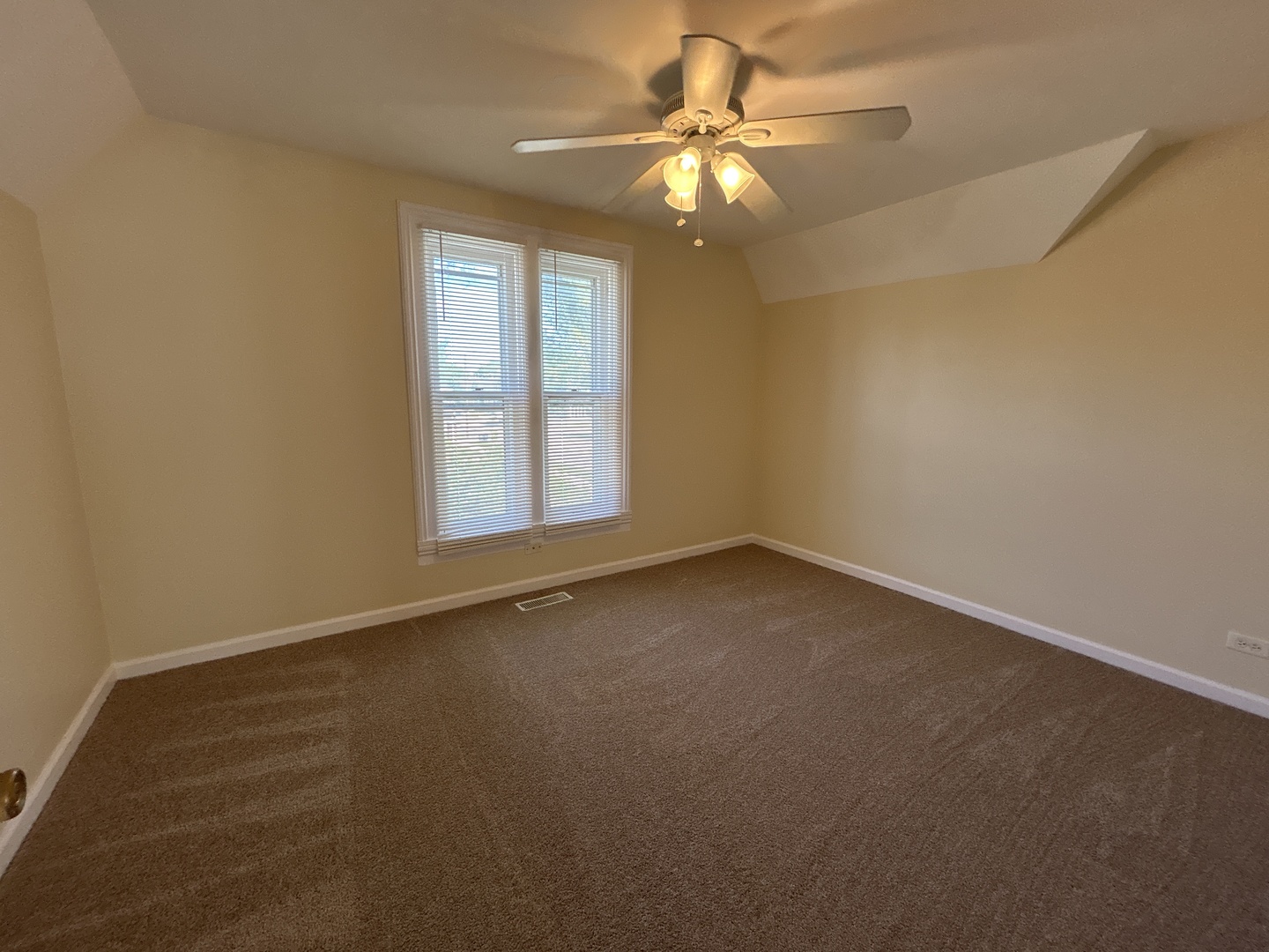 418 St Charles Street, Unit B Elgin, IL 60120 - Photo 8 of 8