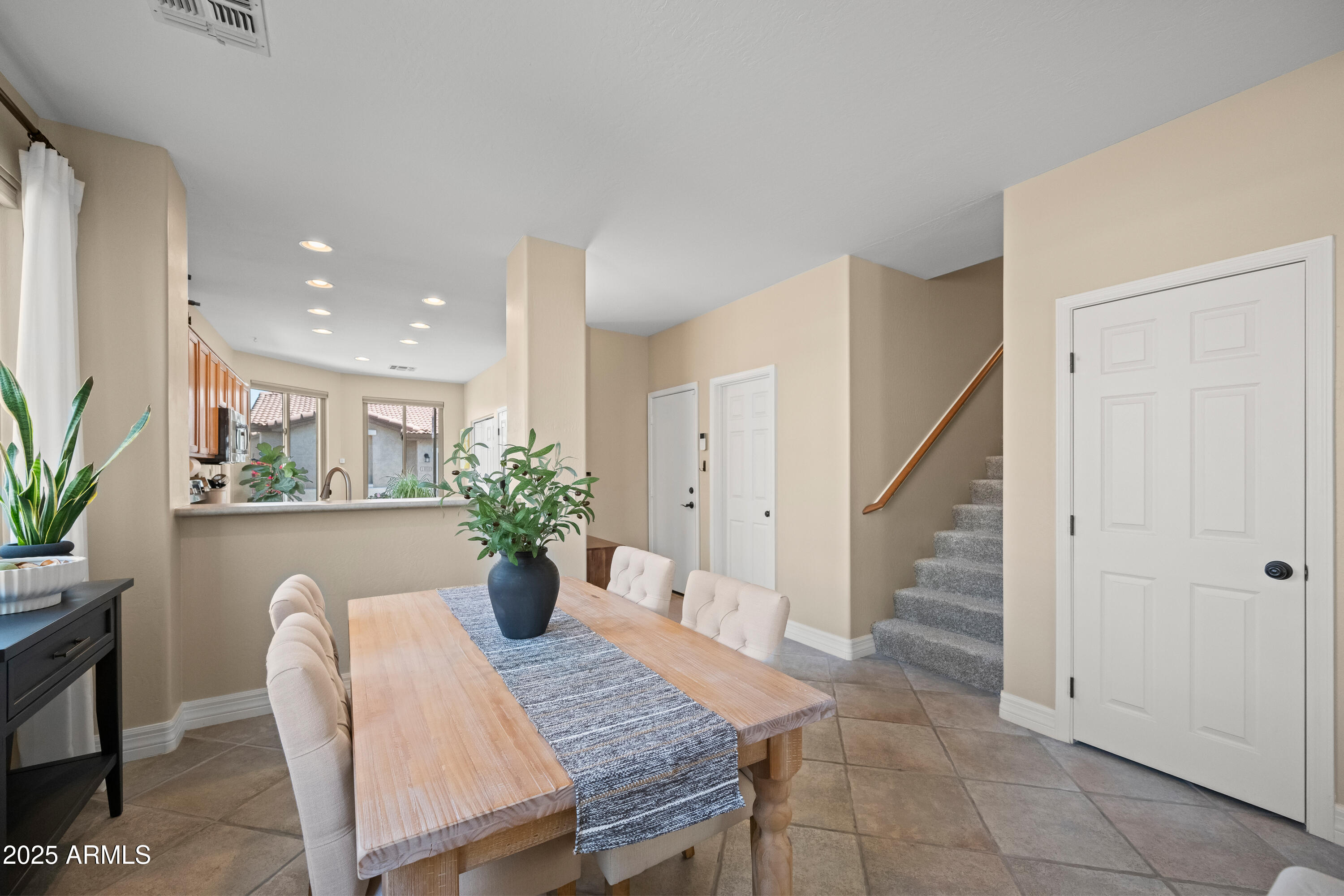 1024 East Frye Road, Unit 1093 Phoenix, AZ 85048 - Photo 21 of 38 Dining/Stairs to Loft
