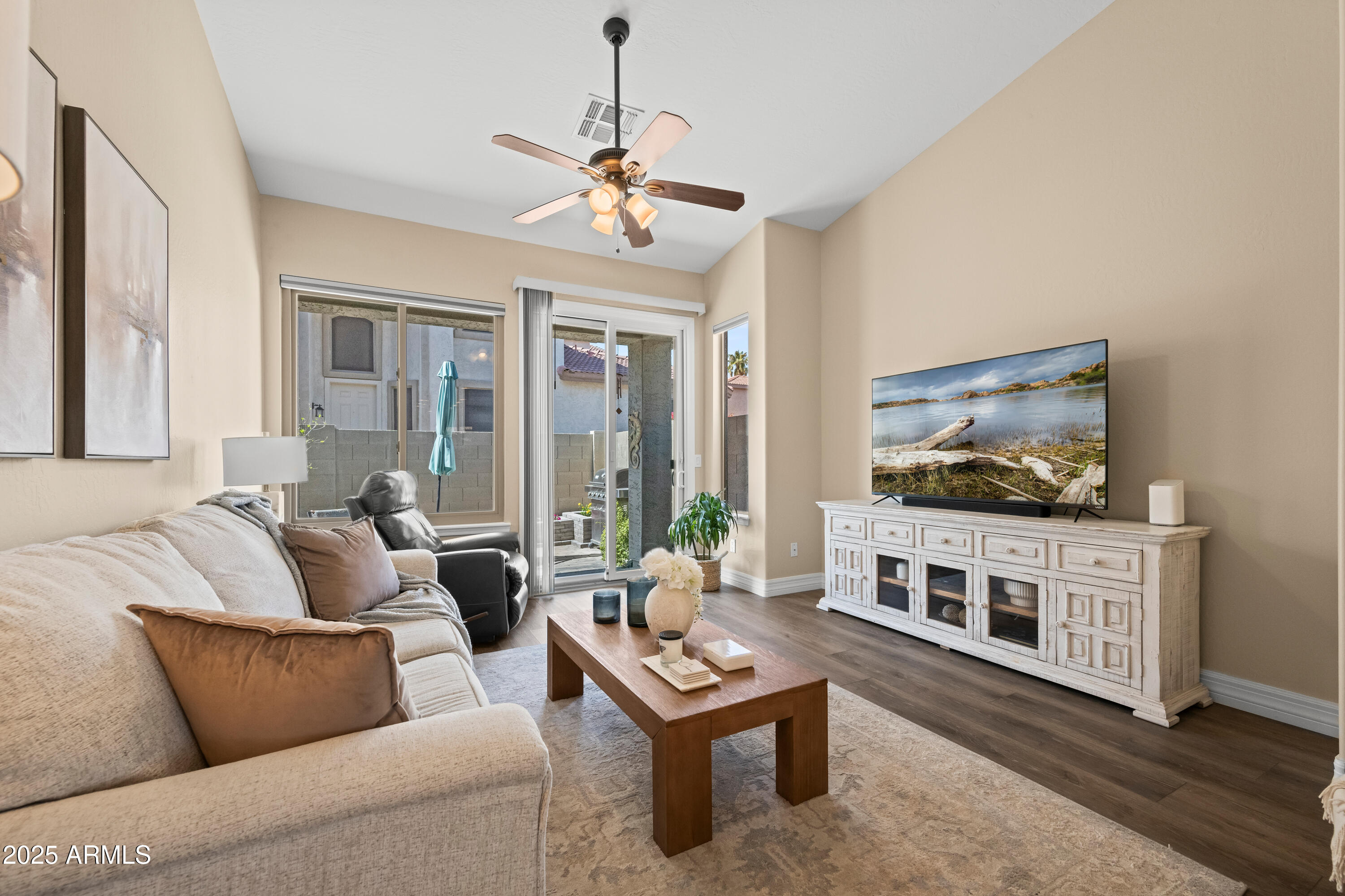 1024 East Frye Road, Unit 1093 Phoenix, AZ 85048 - Photo 4 of 38 Living Room