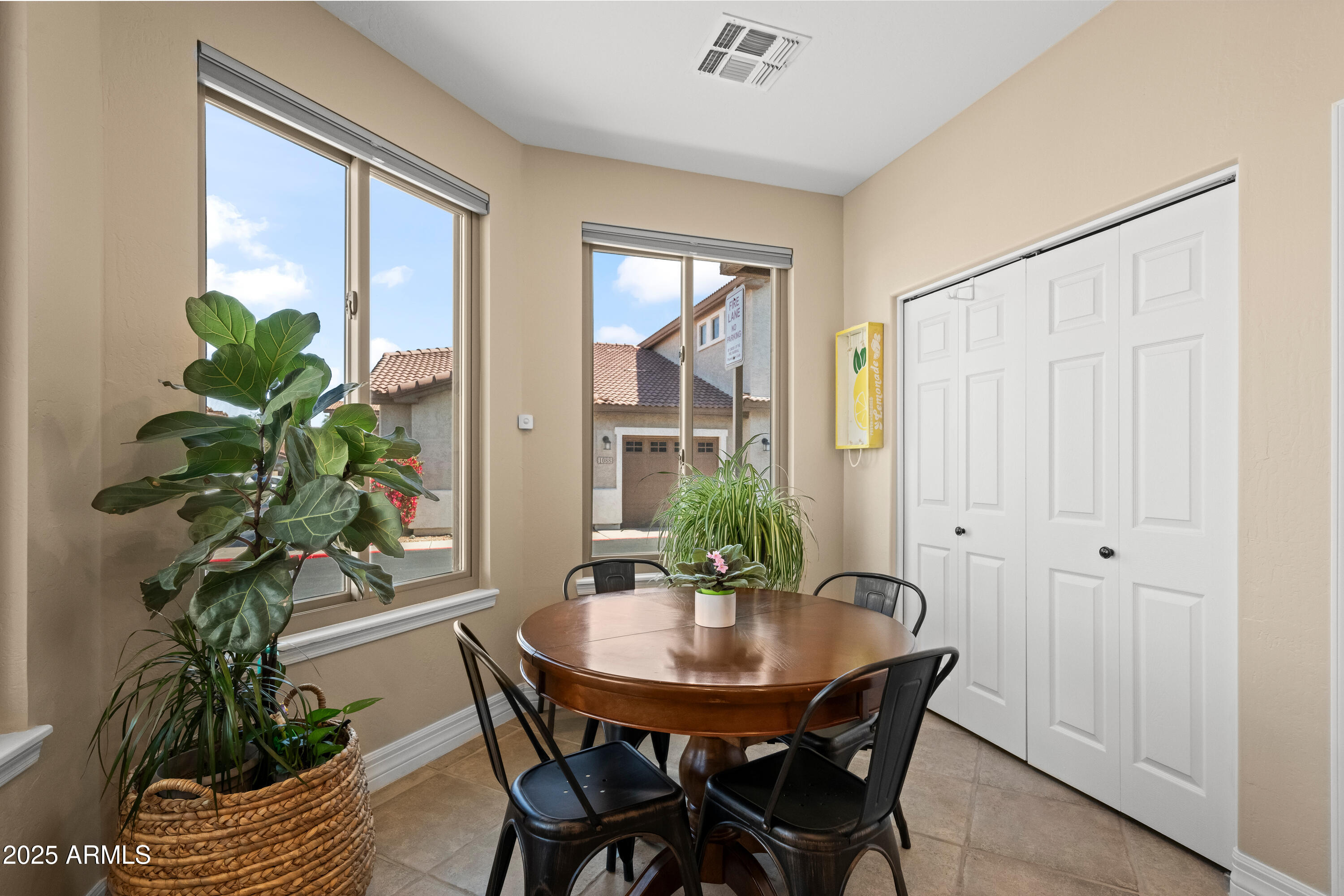 1024 East Frye Road, Unit 1093 Phoenix, AZ 85048 - Photo 10 of 38 Eat-in Kitchen Area