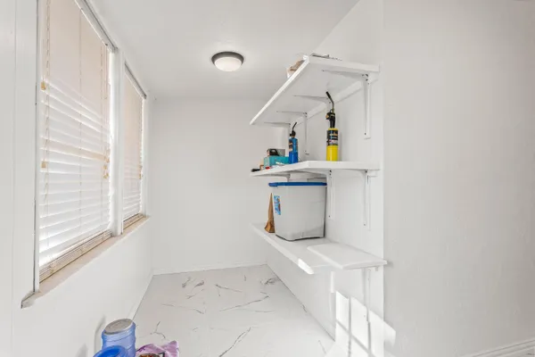 a view of entryway and kitchen
