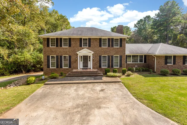 a view of a house with swimming pool and a yard