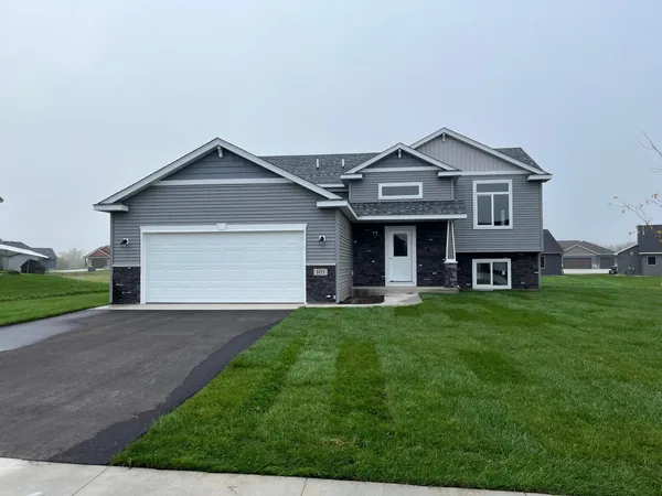 $326,900 | 1804 Oak Pond Drive, Sauk Rapids, MN 56379