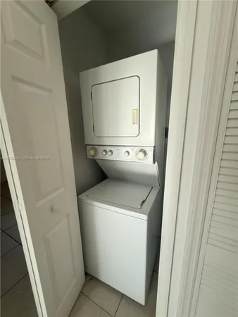$2,100 | 930 Northeast 34th Avenue, Unit 201, Homestead, FL 33033