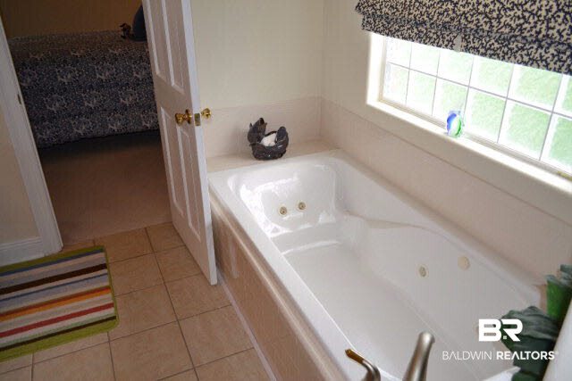 9254 Lakeview Drive Foley, AL 36535 - Photo 20 of 38 Master Bath
