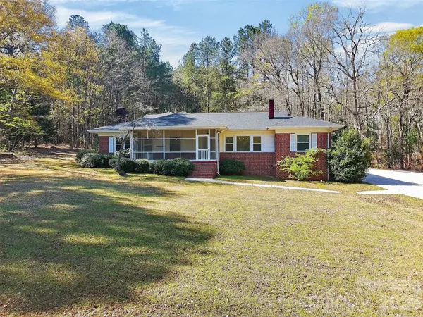 $329,000 | 46 Pinecrest Avenue, Great Falls, SC 29055