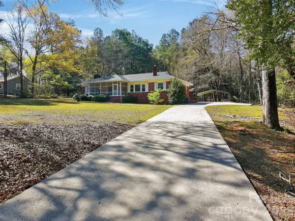 $329,000 | 46 Pinecrest Avenue, Great Falls, SC 29055