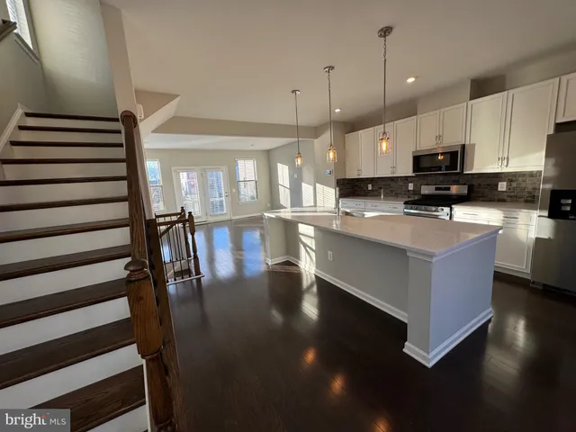 $3,300 | 120 Tolocka Terrace Northeast, Leesburg, VA 20176