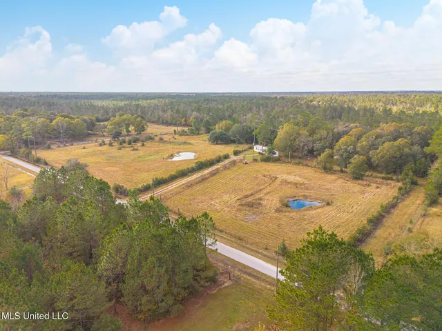 $1,800 | 11300 Max Bryant Road, Moss Point, MS 39562