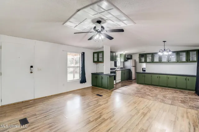 $1,800 | 11300 Max Bryant Road, Moss Point, MS 39562